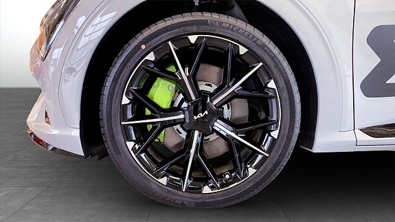 Kia EV6 9 of 23