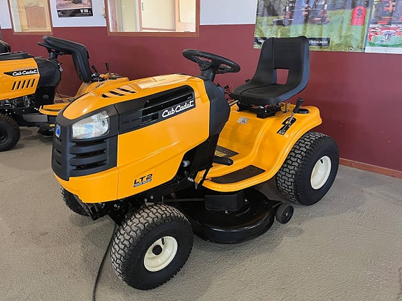 CubCadet LT 2 hydrostat åkgräsklippare