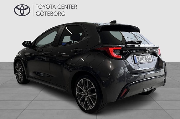 Toyota Yaris 3 of 12