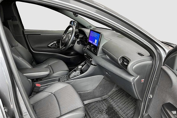 Toyota Yaris 8 of 12