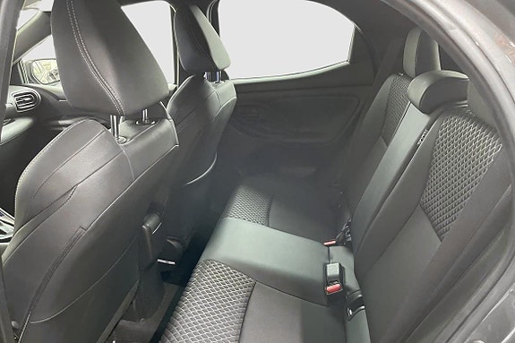 Toyota Yaris 9 of 12
