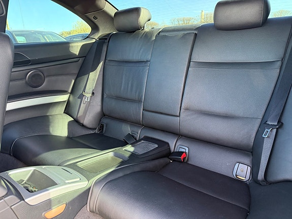 BMW 325i 9 of 19