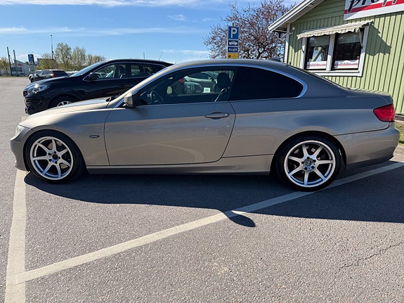 BMW 325i 2 of 19