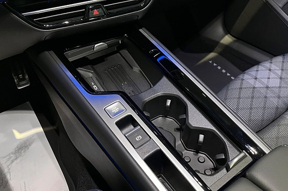 Volkswagen Passat 13 of 21