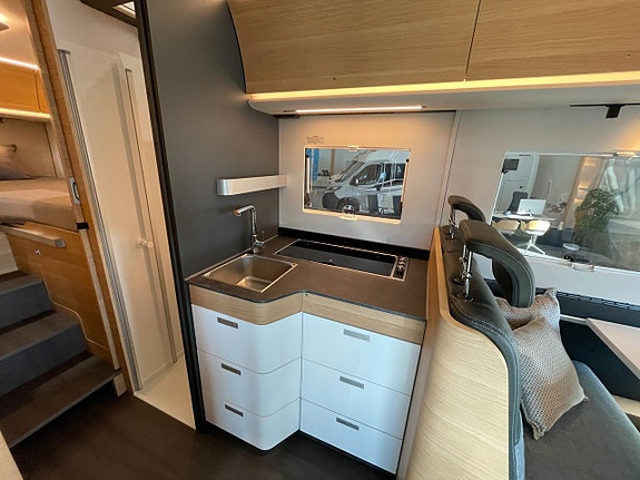 Adria Sonic 700 SL / Automat 180hk / ALDE / Taksäng 10 of 25