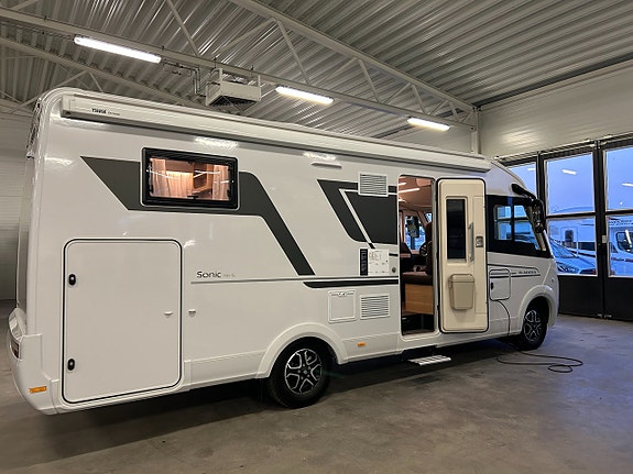 Adria Sonic 700 SL / Automat 180hk / ALDE / Taksäng 2 of 25