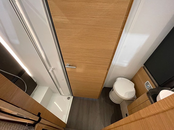 Adria Sonic 700 SL / Automat 180hk / ALDE / Taksäng 18 of 25