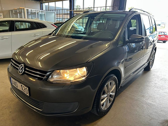 Volkswagen Touran 2 of 5