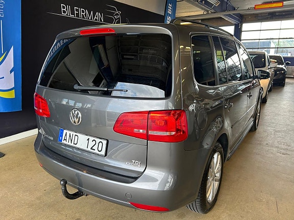 Volkswagen Touran 4 of 5