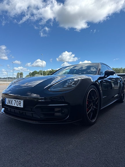 Porsche Panamera 4S 17 of 30