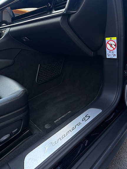 Porsche Panamera 4S 18 of 30