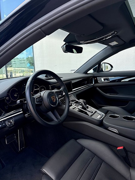 Porsche Panamera 4S 22 of 30