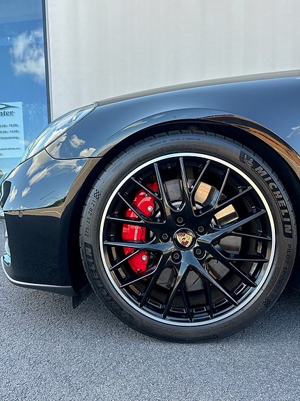 Porsche Panamera 4S 12 of 30