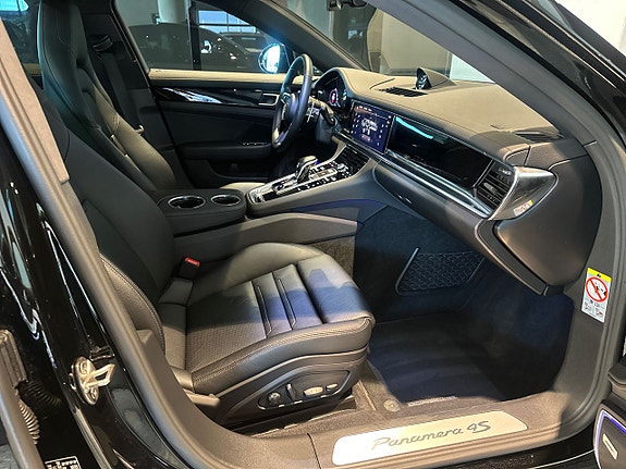 Porsche Panamera 4S 3 of 5