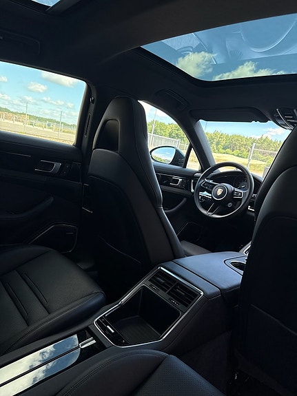 Porsche Panamera 4S 21 of 30
