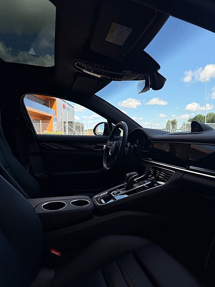 Porsche Panamera 4S 3 of 5
