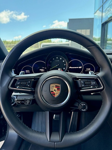 Porsche Panamera 4S 23 of 30