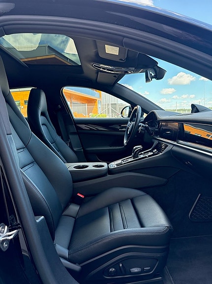 Porsche Panamera 4S 19 of 30