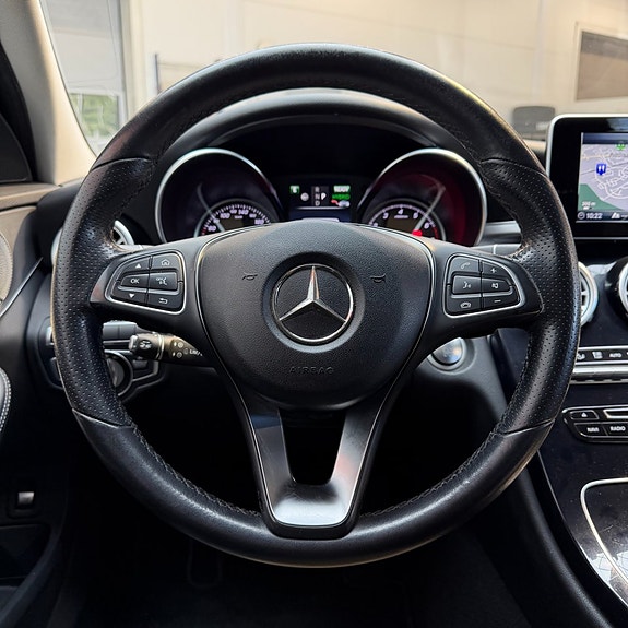 Mercedes-Benz C350 10 of 12