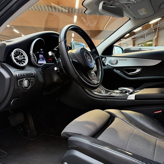Mercedes-Benz C350 8 of 12