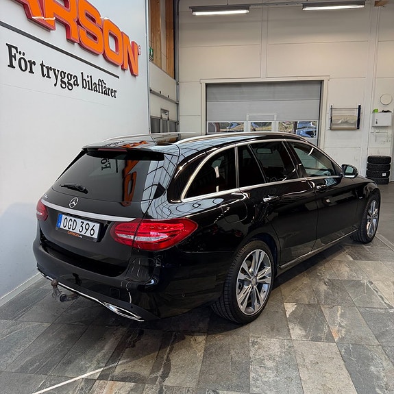 Mercedes-Benz C350 4 of 12
