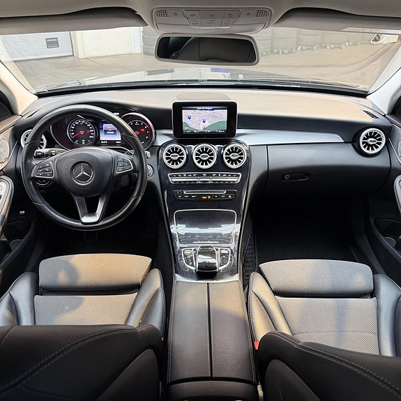 Mercedes-Benz C350 9 of 12