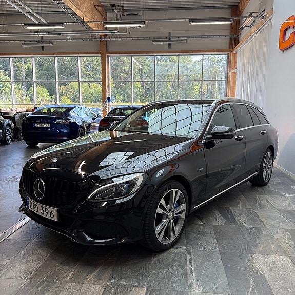 Mercedes-Benz C350 5 of 12