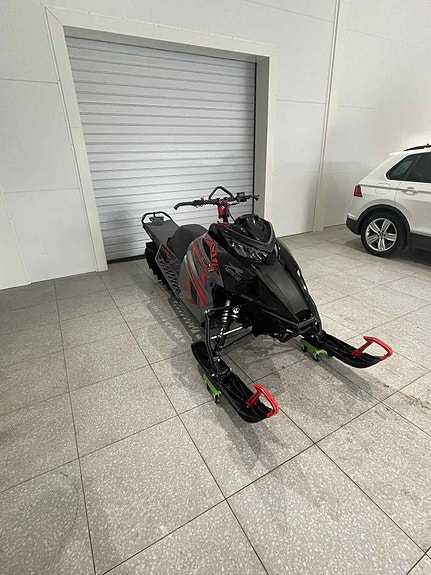 Arctic Cat M 8000 Alpha 165” 3 of 4