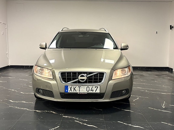 Volvo V70 2 of 20