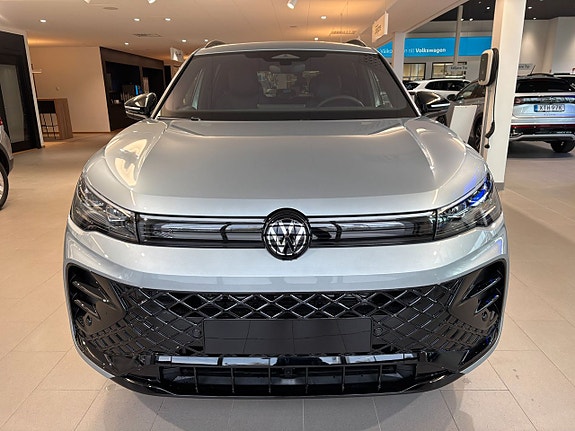 Volkswagen Tiguan 4 of 5