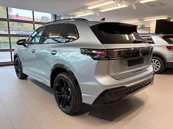 Volkswagen Tiguan 3 of 5