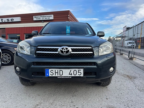 Toyota RAV4 6 of 27