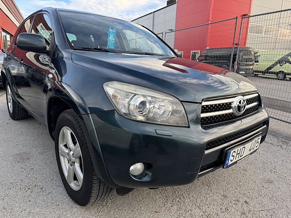 Toyota RAV4 4 of 5