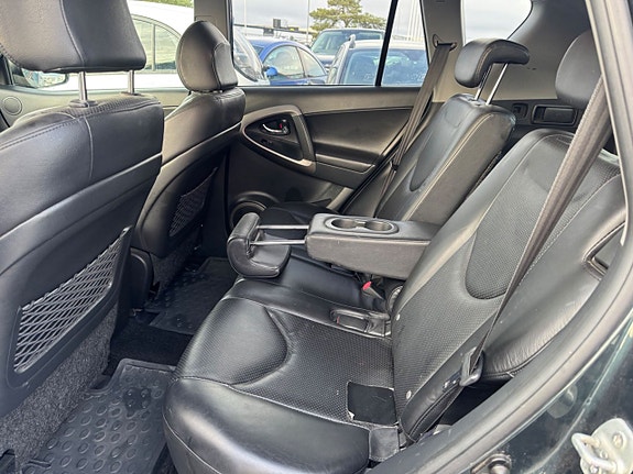 Toyota RAV4 15 of 27