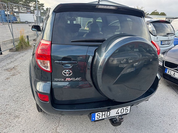 Toyota RAV4 9 of 27