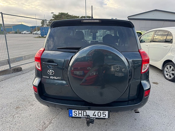 Toyota RAV4 8 of 27