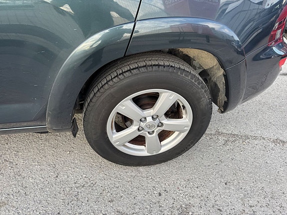 Toyota RAV4 24 of 27