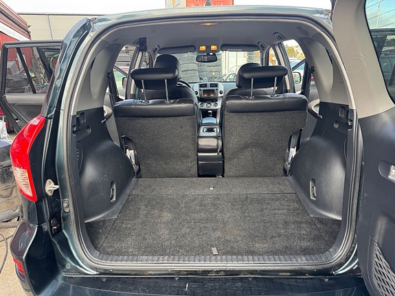 Toyota RAV4 17 of 27