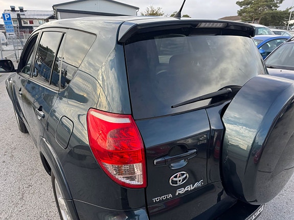 Toyota RAV4 22 of 27
