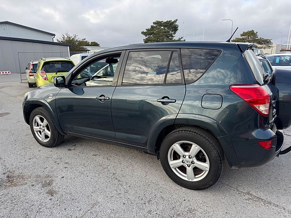 Toyota RAV4 10 of 27