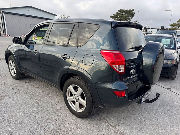 Toyota RAV4 2 of 5