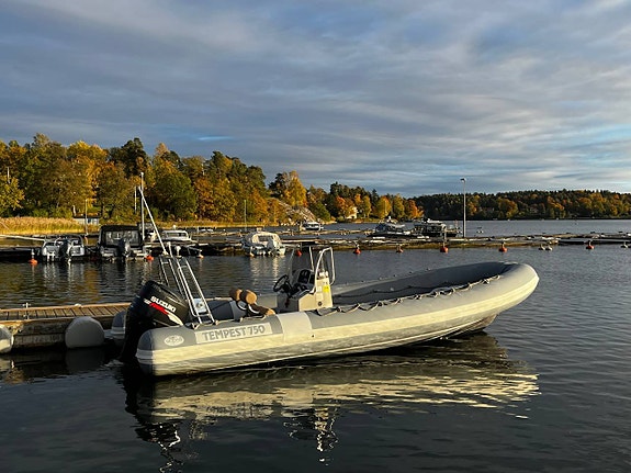 Capelli Tempest 750 Suzuki DF250 - ENDAST 91 Gångtimmar!
