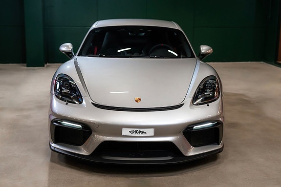 Porsche Cayman GT4 5 of 5