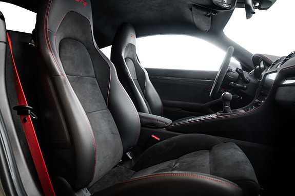 Porsche Cayman GT4 18 of 23