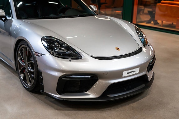 Porsche Cayman GT4 2 of 5