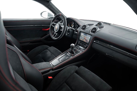 Porsche Cayman GT4 19 of 23