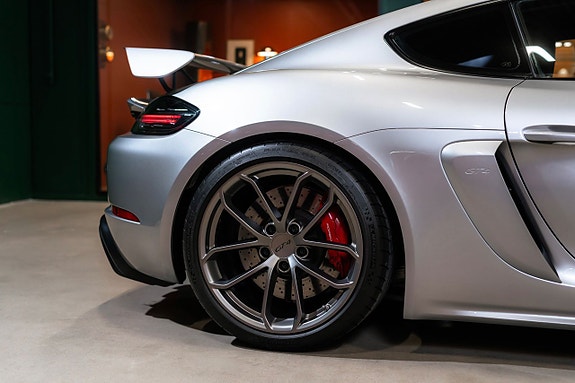 Porsche Cayman GT4 8 of 23
