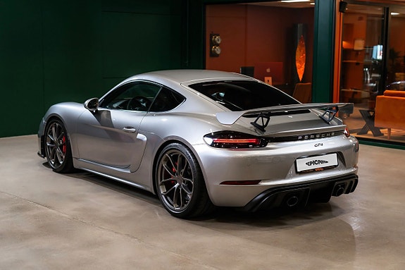 Porsche Cayman GT4 3 of 5