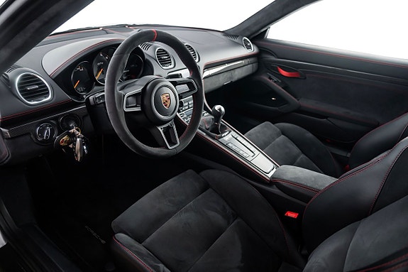 Porsche Cayman GT4 11 of 23