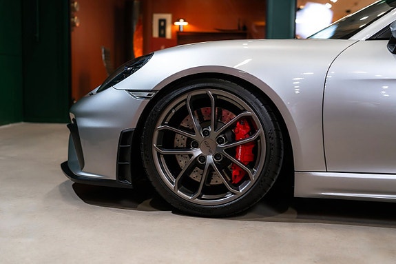 Porsche Cayman GT4 7 of 23